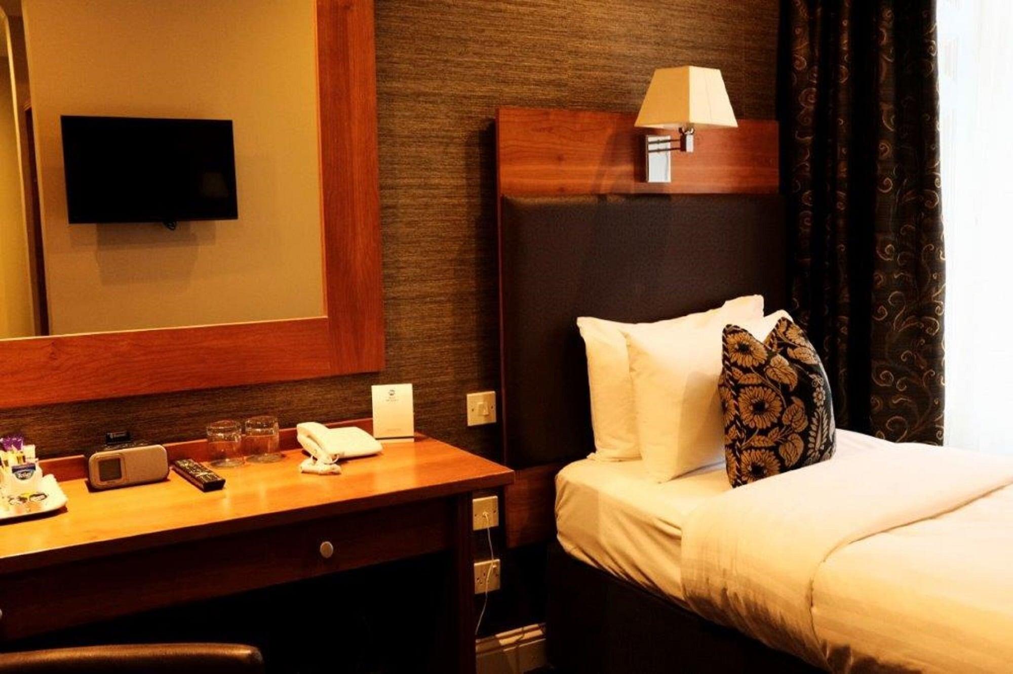 Best Western Garfield House Hotel Chryston Bagian luar foto