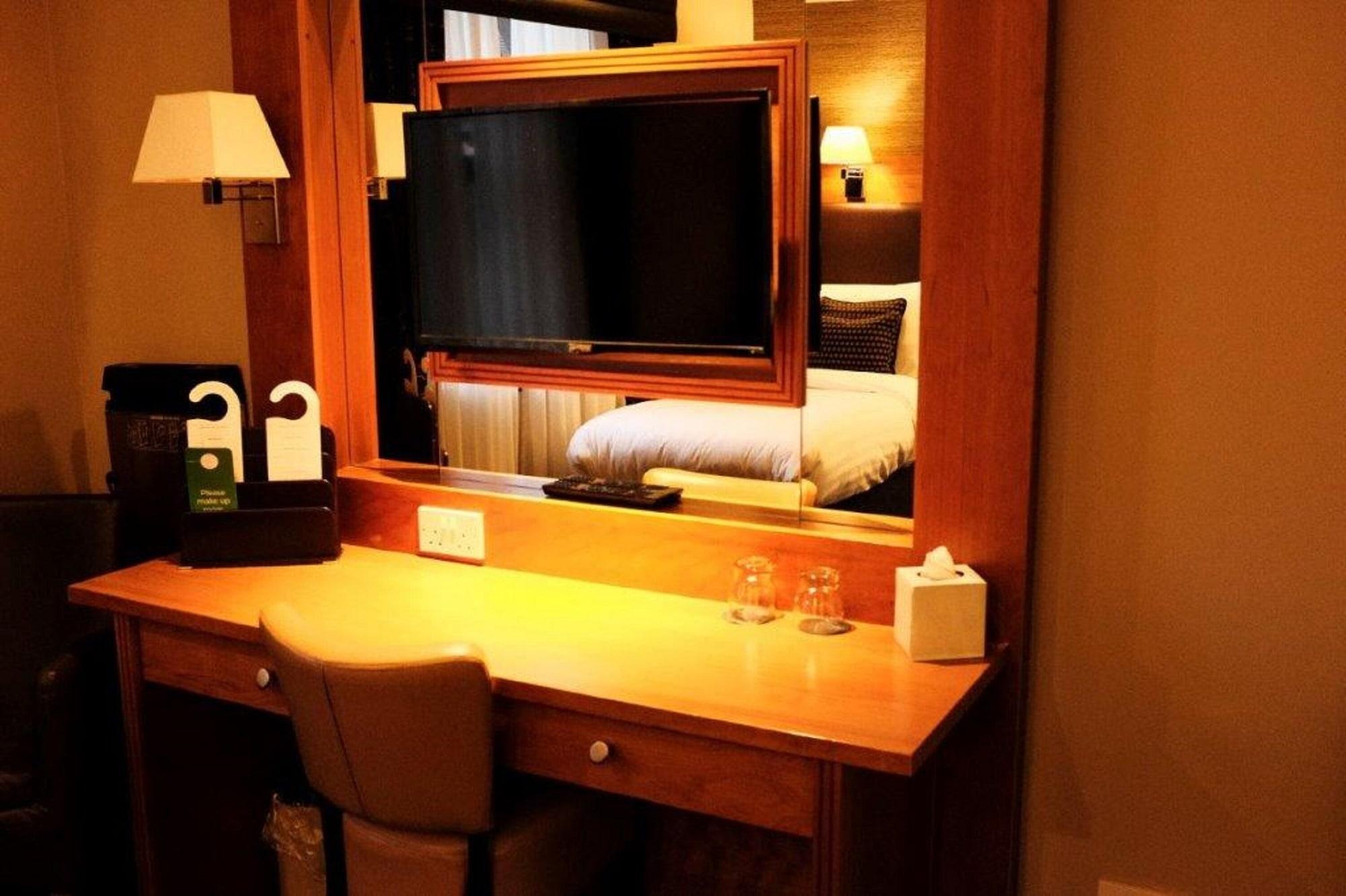 Best Western Garfield House Hotel Chryston Bagian luar foto