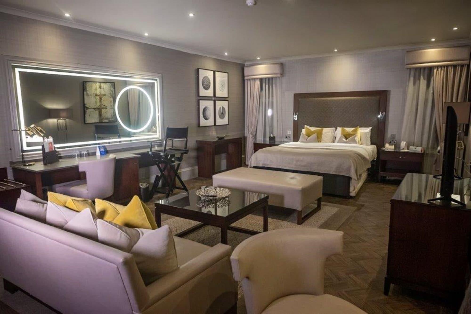Best Western Garfield House Hotel Chryston Bagian luar foto