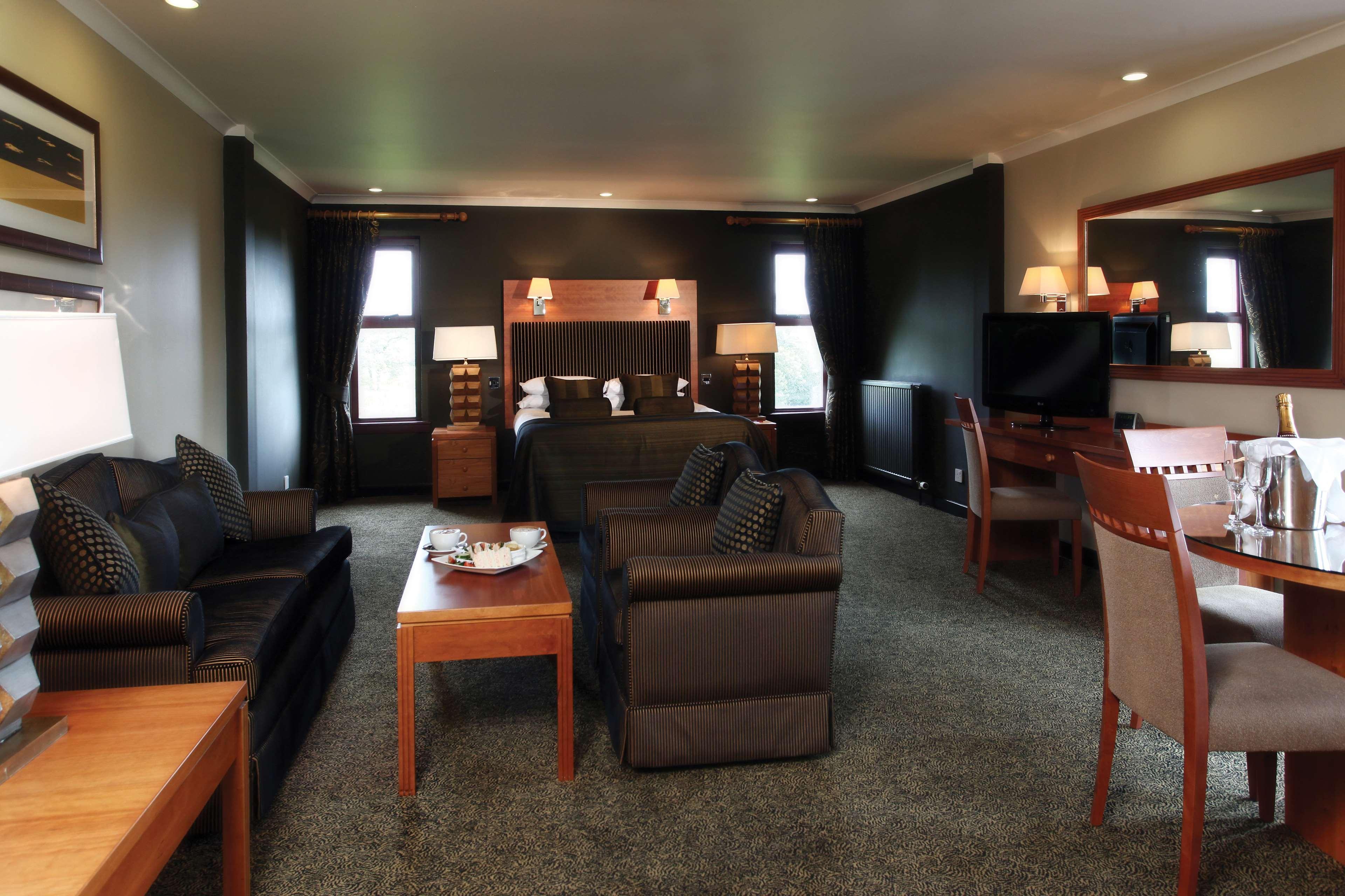 Best Western Garfield House Hotel Chryston Bagian luar foto